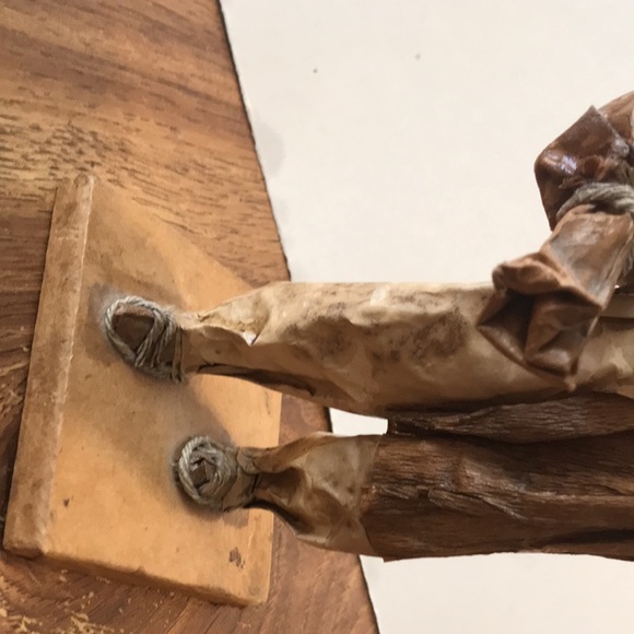 Handcrafted paper mache Costa Rican farmer bringing home days crop - Picture 9 of 12